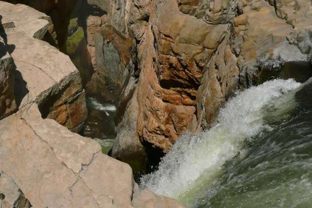 Sipa Waterfall (in Cotahuasi Canyon)