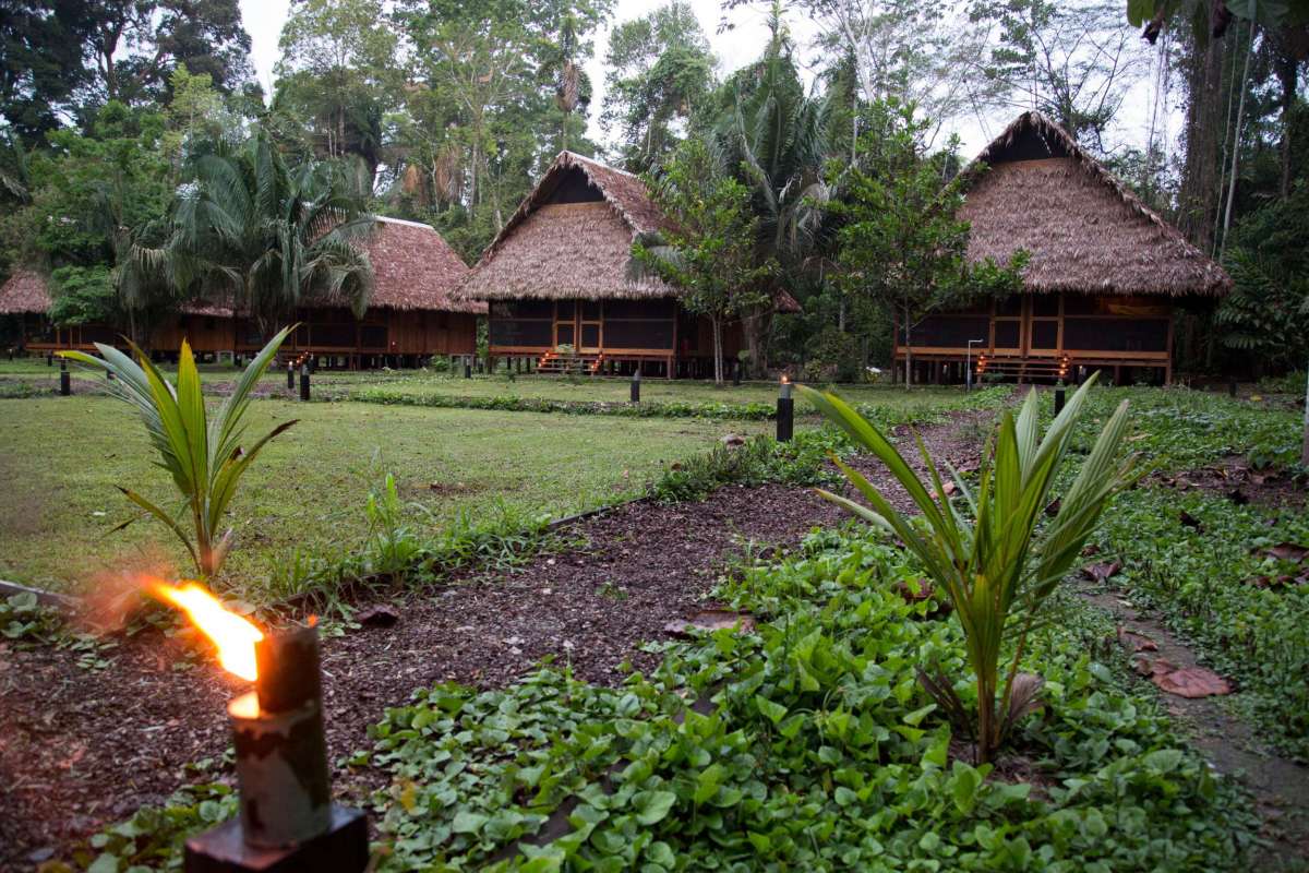 Inkaterra guides field station