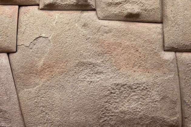 Piedra de 12 àngulos y muros incas 