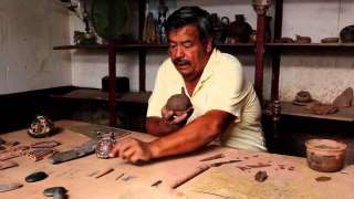 Meeting with a craftsman in Nazca (Peru)