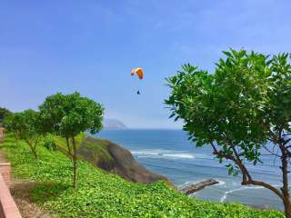 Paragliding in Lima ?