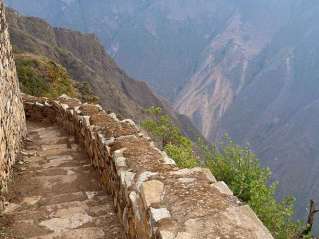 Inka Trail : Huayllabamba - Warmiwañusqa Pass - Pacaymayo