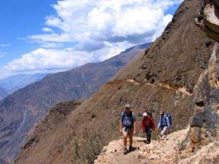 Inka Trail : Huayllabamba - Warmiwañusqa Pass - Pacaymayo