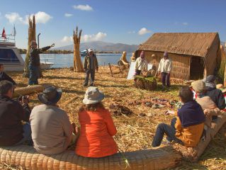Salida en el lago Titicaca en la isla privada de Suasi