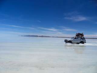 En 4x4 Descubrimiento del famoso Salar d'Uyuni / Noche al borde del salar