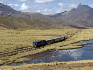 Crossing of the Altiplano with the Titicaca tren