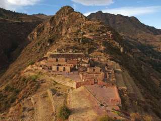 Visita del valle sagrado de los Incas y noche en Aguas Calientes