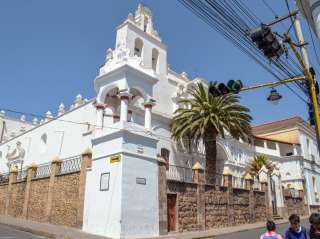  Visita de Potosí y viaje entre Potosí y Sucre en vehículo privado