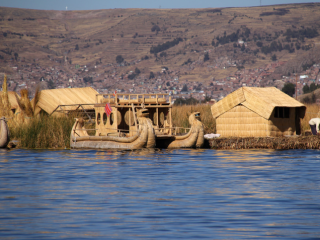 Visita de las islas flotantes y Taquile
