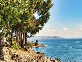 Visita de las islas flotantes y Taquile
