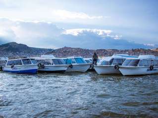 Visita de las islas flotantes de los Uros y ruta hacia Copacabana (Bolivia).